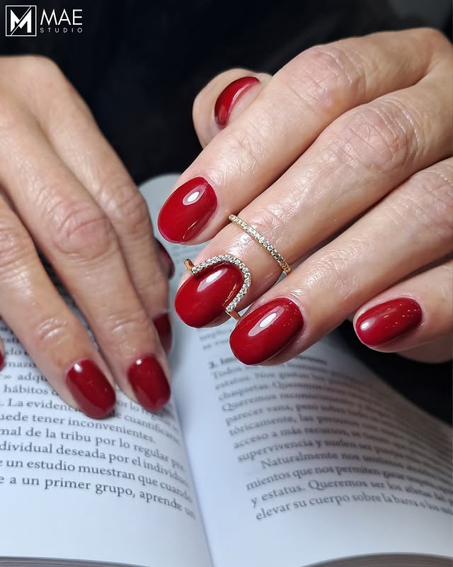 Esmalte rojo clásico - MAE Studio